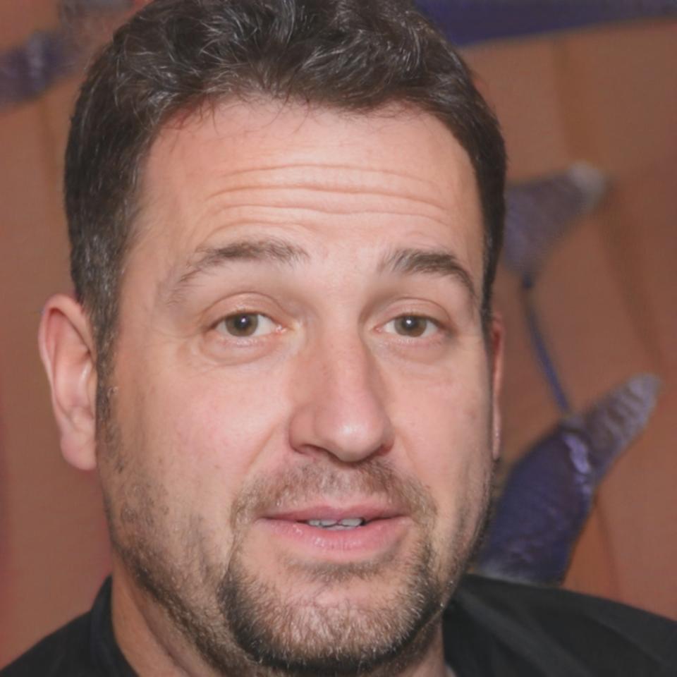 Portraitfoto von Matthias Brenner